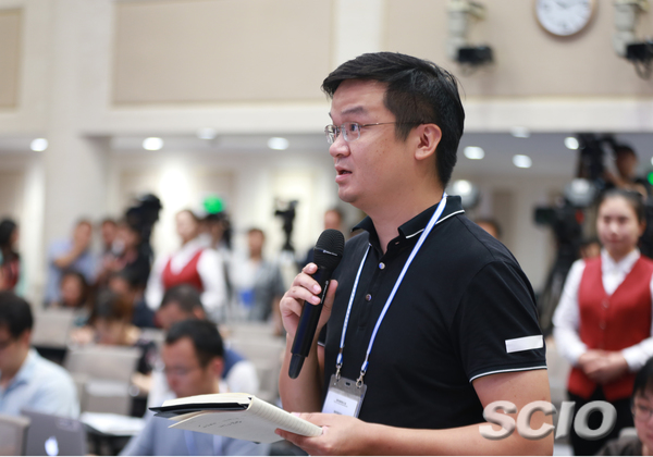 中央廣播電視總臺央視記者提問（劉健 攝）